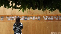 Ada juga karya dalam bentuk foto yang dipamerkan di Prihal: Arsitektur Andramatin.