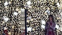 Ibu Negara Amerika Serikat Melania Trump didapuk untuk menjadi sosok yang menyalakan lampu pohon Natal Nasional tersebut. Susan Walsh/AP Photo.