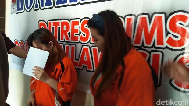 Dirkrimsus Polda Sulsel, Kombes Augustinus B Pangaribuan dalam rilis kasus penipuan arisan online di Makassar