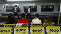 Selain kereta tambahan Nataru, juga tetap menjalankan 374 KA Reguler pada periode tersebut. Dengan begitu, secara keseluruhan KAI akan menjalankan 404 perjalanan KA per hari.
