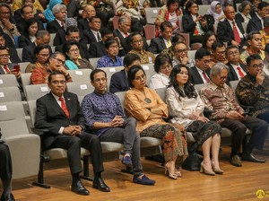 Gaya Kasual Nadiem Makarim dan Kritikan yang Mengiringi Karier Politiknya