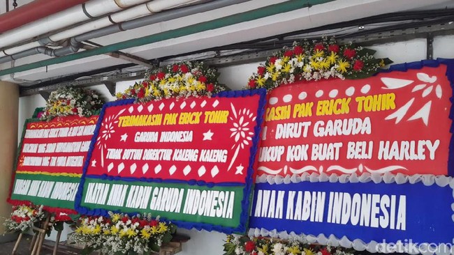 Sederet Skandal Garuda, Erick Thohir Kebanjiran Karangan Bunga