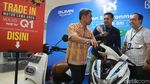 Tertarik Tukar Motor Lama dengan Motor Listrik?