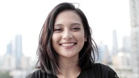 Indah memiliki bahagia versinya sendiri dan lebih kebal dengan komentar miring netizen. Asep Syaifullah/detikHOT