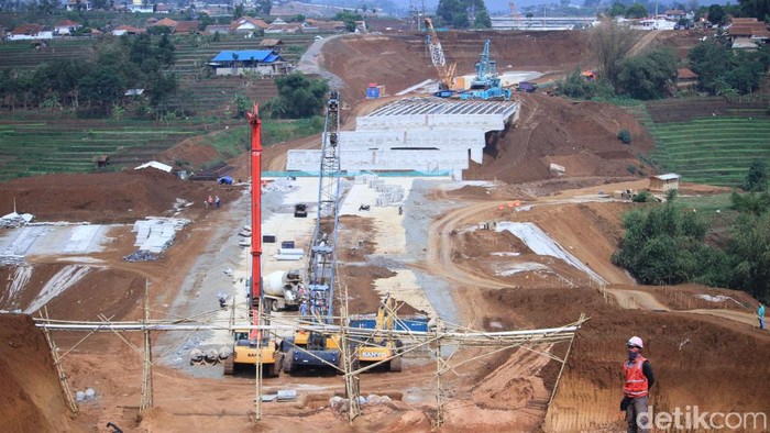 PN Sumedang mengeksekusi 3 bidang tanah di Kecamatan Tanjungsari, Sumedang, Jawa Barat. Lahan tersebut berada di kawasan terdampak proyek Tol Cisumdawu.