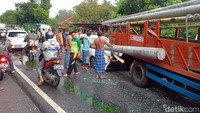 Kecelakaan terjadi di Jalan Raya Nasional, Desa Wates Wetan, Kecamatan Ranuyoso, Kabupaten Lumajang, Jawa Timur.