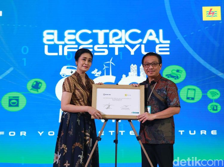 PLN Luncurkan Program Tukar Tambah Motor BBM dengan Motor Listrik