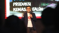 Sustainability Development Director Danone Indonesia Karyanto Wibowo memberikan pemaparannya dalam acara jumpa pers, Kamis (5/12) di Jakarta. Foto: dok. Danone
