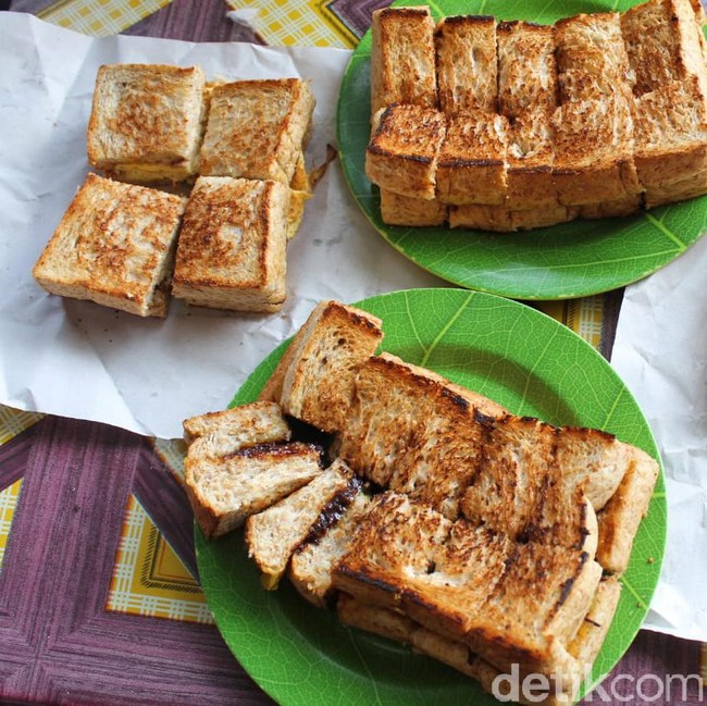Kulineran di Bandung, Ada 8 Kedai Roti Legendaris yang Wajib Dicoba!