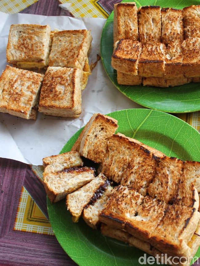 Kulineran di Bandung, Ada 8 Kedai Roti Legendaris yang Wajib Dicoba!