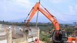 Rumah yang Berada di Proyek Tol Cisumdawu Dihancurkan