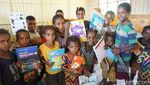 Senangnya Siswa Pedalaman Papua Mendapat Buku