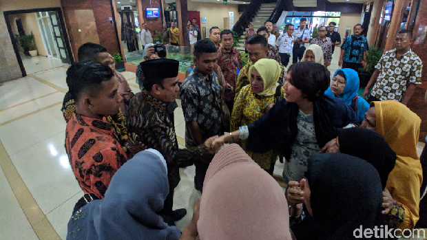 Korban First Travel Cegat Menag.