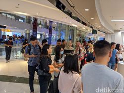 Keramaian Penjualan Perdana iPhone 11 di Indonesia