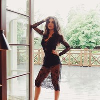 Penyanyi bertubuh seksi itu hingga diajak berkolaborasi dengan perusahaan Korea Selatan yang membuat robot seks. Robot seks tersebut akan sangat mirip dengannya.  Foto: dok. Instagram @dusya_star