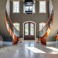 Saking besarnya, rumah bahkan memiliki dermaga pribadi yang langsung menghadap ke perairan. Foto: Dok. Zillow