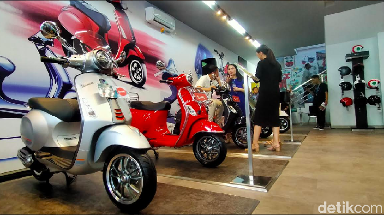 Diler Piaggio di SurabyFoto: Deny Prastyo Utomo/detikcom Diler Piaggio di SurabyFoto: Deny Prastyo Utomo/detikcom
