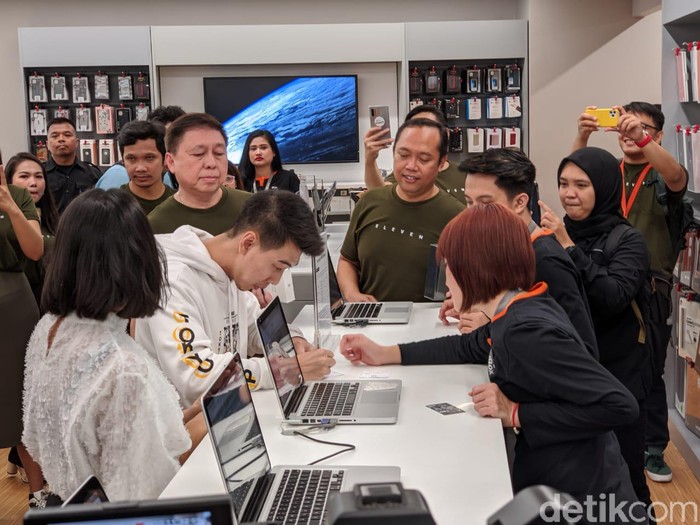 Penjualan perdana iPhone 11 di Indonesia. Foto: Adi Fida Rahman/detikinet