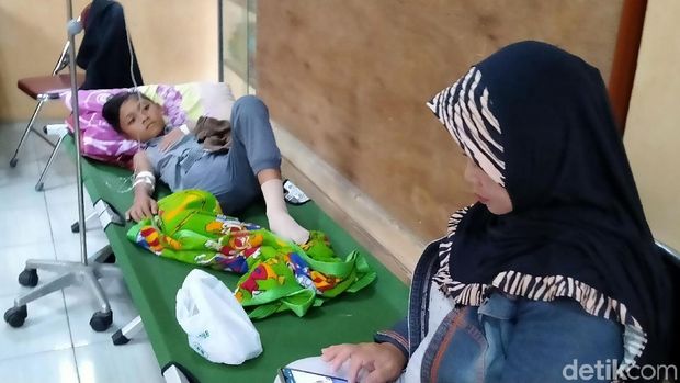 KLB Keracunan di Pemalang, Ruang Balai Desa Disulap Jadi Posko Medis