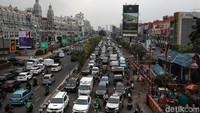 Kemacetan diketahui terjadi dari Sunter, Artha Gading hingga Jalan Boulevard Barat Kelapa Gading.
