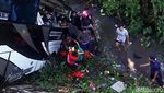 5 Orang Tewas Imbas Bus Pariwisata Terjun ke Sungai di Blitar