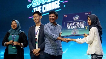 Menteri Komunikasi dan Informatika (Menkominfo) Johnny G Plate memberikan selamat kepada sejumlah startup yang meraih predikat Best of the Best di ajang NextDev 2019 yang digelar di Jakarta Convention Center, Senayan, Jakarta Pusat, Sabtu (7/12/2019).