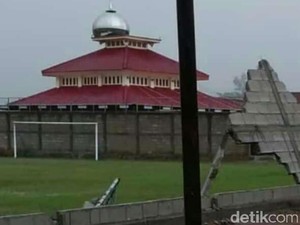 Angin Kencang di Ponorogo Geser Kubah Masjid Hingga Picu Macet 4 Km
