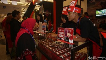 Selain booth-booth berisi berbagai produk teknologi canggih, pengunjung juga dapat mencari SIM card di booth yang telah tersedia di acara tersebut.
