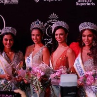 Jesica Fitriana Martasari berhasil meraih juara tiga di kontes Miss Supranational 2019 yang diselenggarakan di Polandia, Jumat malam (6/12/2019). Sementara itu, pemenang Miss Supranational 2019 diraih oleh kontestan asal Thailand Anntonio Porsild Foto: Dok. Instagram Puteri Indonesia