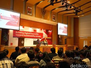 Saat Perkembangan Teknologi Telekomunikasi Seluler Dibahas di PENS
