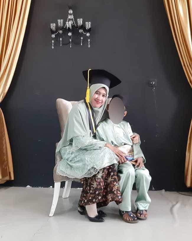 Dalam berkas putusan PA Bangkinang Mellya menyodorkan bukti puluhan chatting UAS dengan seorang perempuan Malaysia, inisial LA. Akan tetapi, pengacara UAS, Hasan Basri, menjelaskan chat yang dijadikan bukti oleh Mellya terjadi pada Oktober 2019. Sementara gugatan cerai telah dilayangkan pada Juli 2019. Putusan cerai diketahui dijatuhkan pada 3 Desember 2019. Foto: Instagram