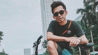 Meski harganya tak murah, namun sepeda Brompton banyak digemari para goweser di tanah air baik yang pesepeda sejati atau hanya sekadar gaya hidup. Tak heran jika beberapa waktu lalu sampai ada yang berusaha menyelundupkan sepeda Brompton di atas pesawat Garuda Indonesia. Instagram/okintph  