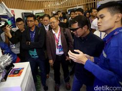 Gaya Wishnutama Saat Hadiri Telkomsel The Nextdev Summit 2019