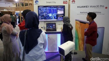 Ada beragam booth menarik dalam event The NextDev Summit 2019 untuk unjuk teknologi terkini ataupun menjual SIM card.