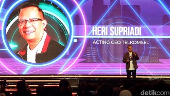 Acting CEO Telkomsel, Heri Supriadi, membuka The NextDev Summit 2019. Ia pun turut memberi sambutan dalam gelaran acara tersebut.