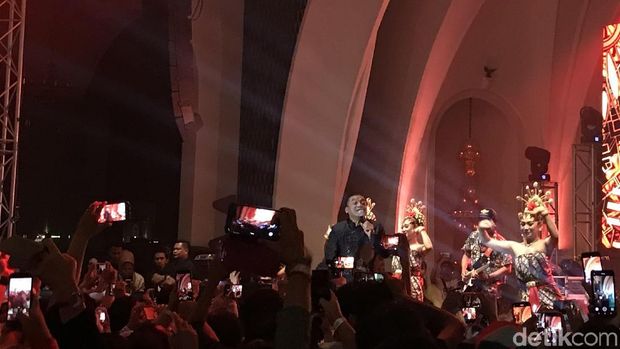 Merayakan Kesedihan dalam Konser Didi Kempot 'The Lord of Loro Ati'