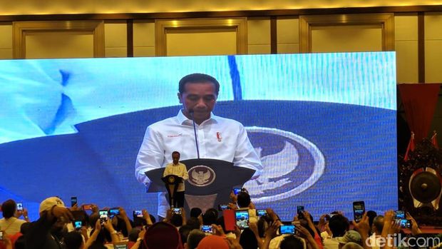 Presiden Joko Widodo (Jokowi) membuka Kongres II relawan Pro Jokowi (Projo) di JIExpo, Kemayoran.