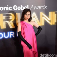 Presenter sekaligus artis Anya Dwinov rupanya juga memiliki darah keturunan Belgia. Walaupun blasteran Belgia namun Anya lahir di Jakarta.  Foto: Noel/detikHOT