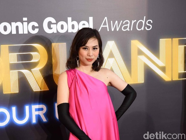 Presenter sekaligus artis Anya Dwinov rupanya juga memiliki darah keturunan Belgia. Walaupun blasteran Belgia namun Anya lahir di Jakarta.  Foto: Noel/detikHOT