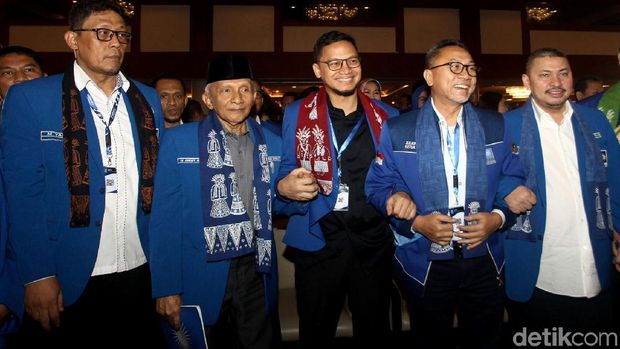 PAN menggelar rakernas untuk mempersiapkan pemilihan ketua umum partai itu. Sejumlah tokoh mulai dari Amien Rais hingga Zulkifli Hasan hadiri acara itu.