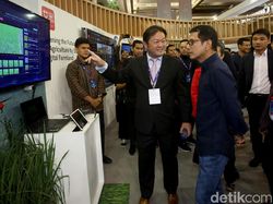 Gaya Wishnutama Saat Hadiri Telkomsel The Nextdev Summit 2019