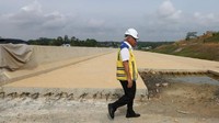 Hal itu disampaikan Basuki saat diirnya meninjau progres konstruksi seksi 1 dan 5 Jalan Tol Balikpapan – Samarinda, pada Kamis (5/12) lalu. Istimewa/Dok. Kementerian PUPR.