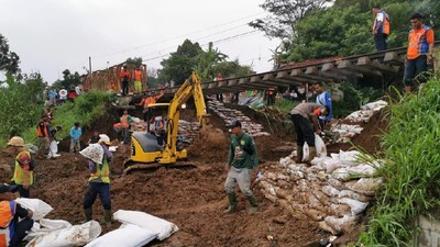 Perbaikan Jalur Kereta Api Lintas Bogor Sukabumi