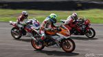 Aksi Adu Geber Pebalap di CBR Race Day 2019