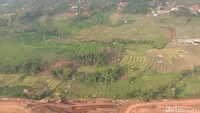 ol yang memiliki total panjang sekitar 60,47 km ini ditargetkan bisa rampung pada 2020.
