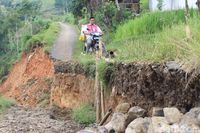 Ini Penampakan Pergerakan Tanah Di Bandung Barat