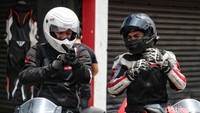 Gading Marten sendiri membawa unit CBR250RR berwarna hitam metalik. Foto: Pradita Utama
