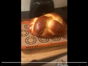 Ramai Video Bikin Roti Pakai Bedak Bayi, Netizen: Dapurnya Pasti Wangi!