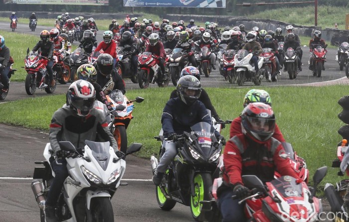 Gading Marten dan Ratusan Bikers Panaskan Aspal Sentul