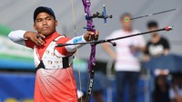 epanah Hendra Purnama langsung sujud syukur usai menggenggam medali emas di nomor recurve perorangan putra SEA Games 2019 Filipina. Dia membutuhkan tiga jilid pesta olahraga se-Asia Tenggara untuk mewujudkannya.
